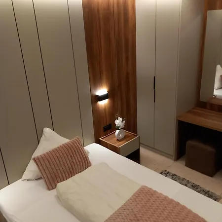 Am Asenberg - - Nahe Messe, Schnelles Wlan, Freie Parkplaetze, Fruehstueck Verfuegbar 3*