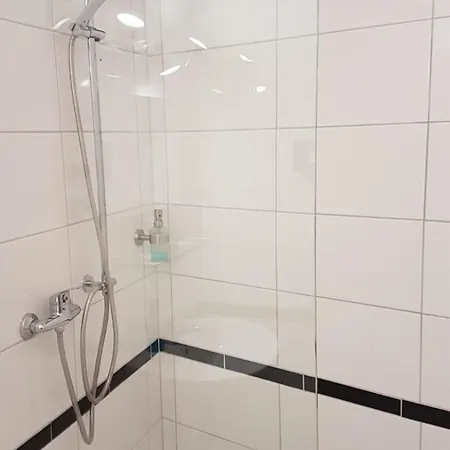 Am Asenberg - - Nahe Messe, Schnelles Wlan, Freie Parkplaetze, Fruehstueck Verfuegbar 3*