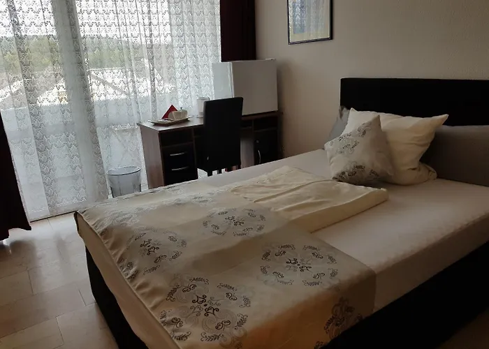 Am Asenberg Hotel 2*